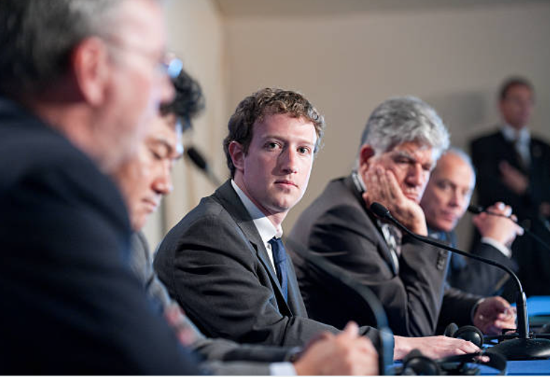 MANOS MANCHADAS DE SANGRE